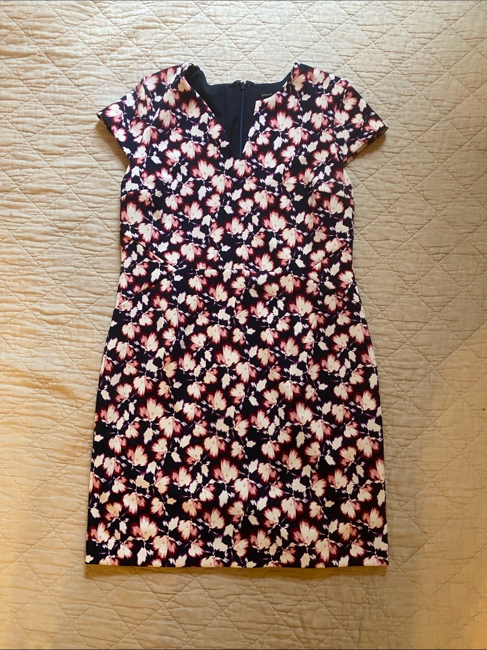 Banana Republic Bold Floral Size Petite 6 Dress in Purple, Cream, Dark Navy